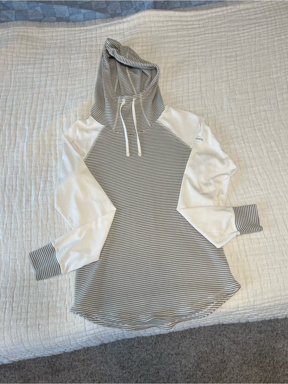 Columbia Sportswear Women’s L Taupe and Cream Striped Hooded Pullover